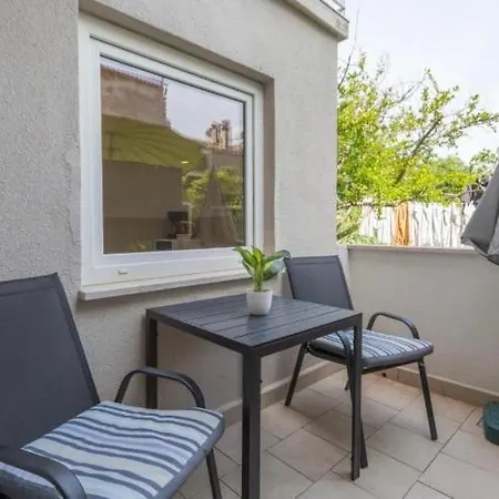 Guest House Lea Rovinj Exterior photo